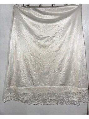 Vintage Vassarette White Nylon Half Slip With Floral Lace Hem Size 2XL 100% Nylo